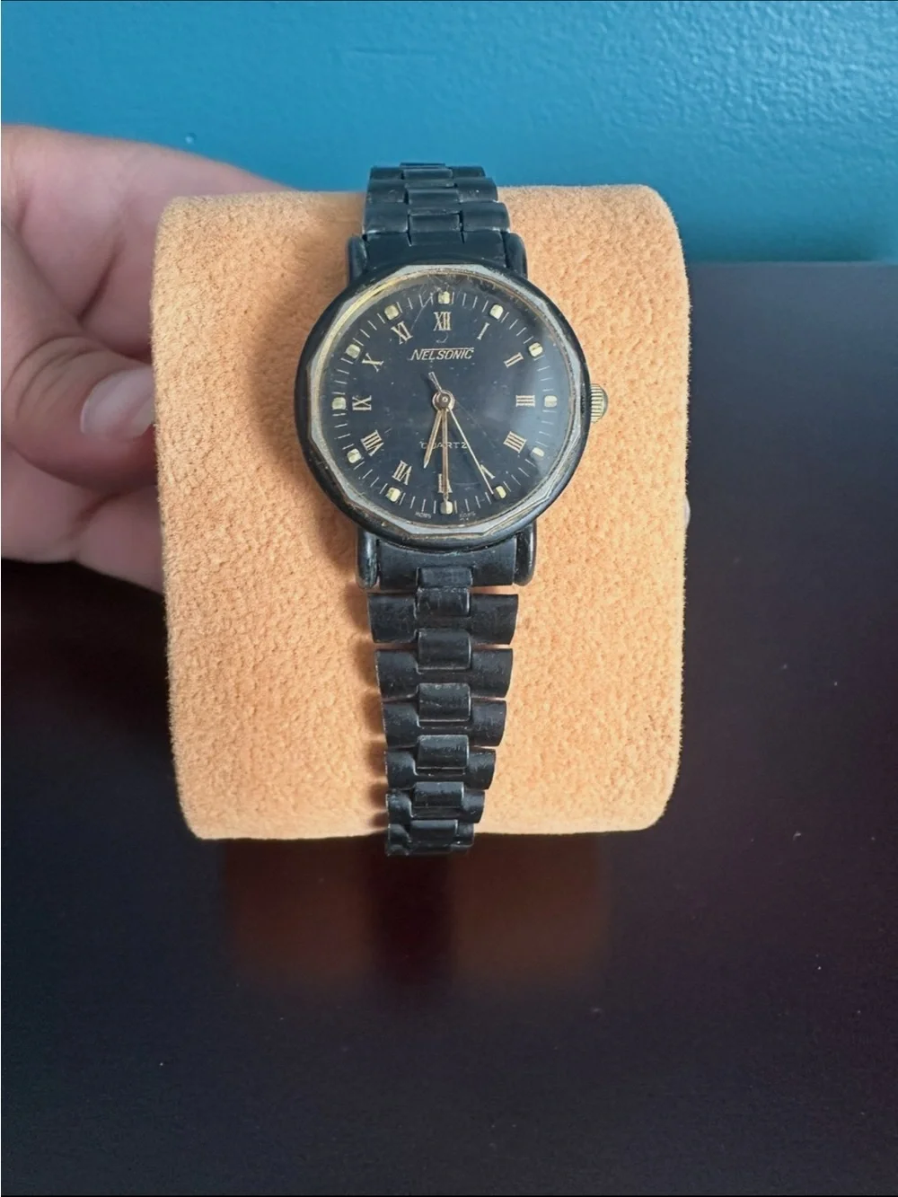 Neesong Black Metal Bracelet Watch with Gold Accents